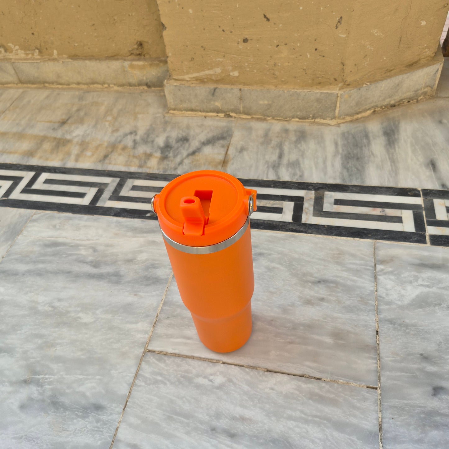 Stainless Steel Bottle with top handle with straw inside (890ml)