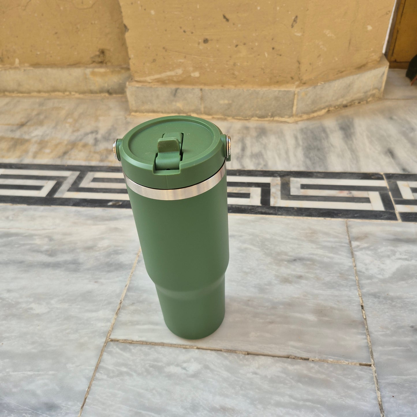 Stainless Steel Bottle with top handle with straw inside (890ml)